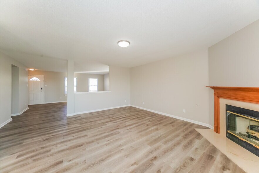 Building Photo - 333 Sunburst Ln