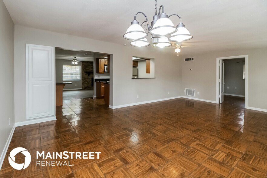 Building Photo - 5133 Oak Hill Dr