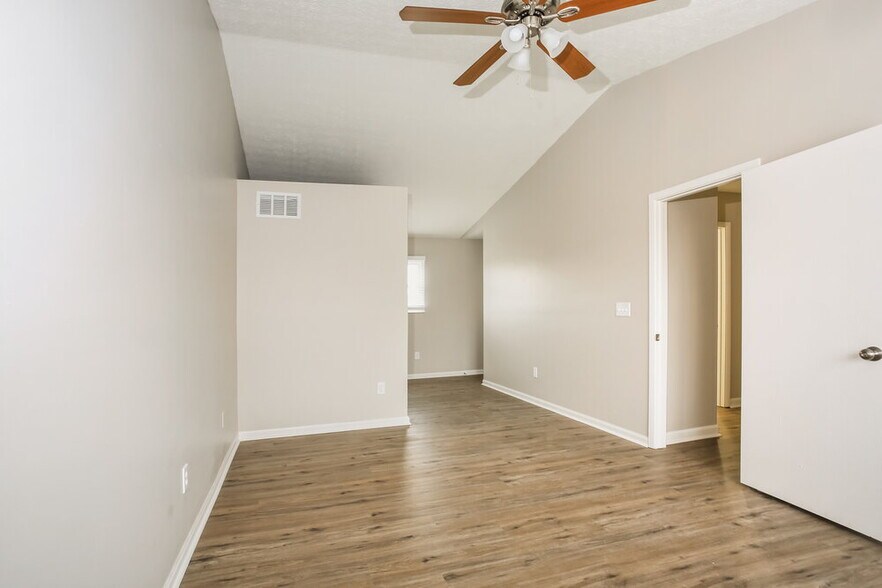 Building Photo - 2656 Willowgate Rd