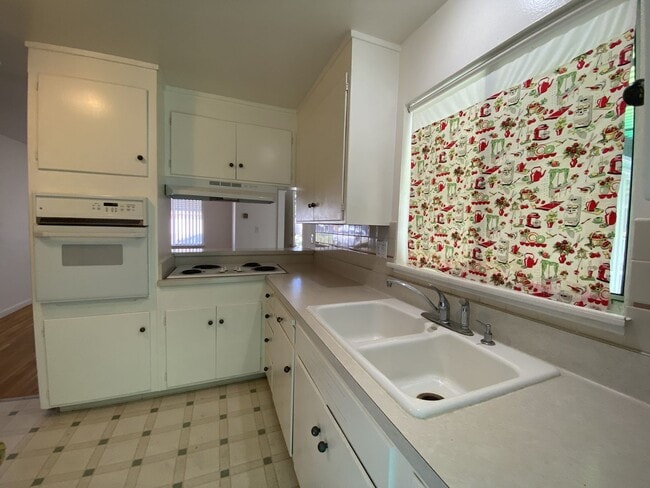 Building Photo - 0166 - MERRY LN