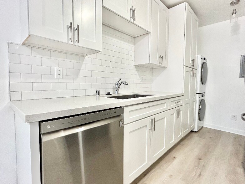 Building Photo - 1849 S Bentley Ave