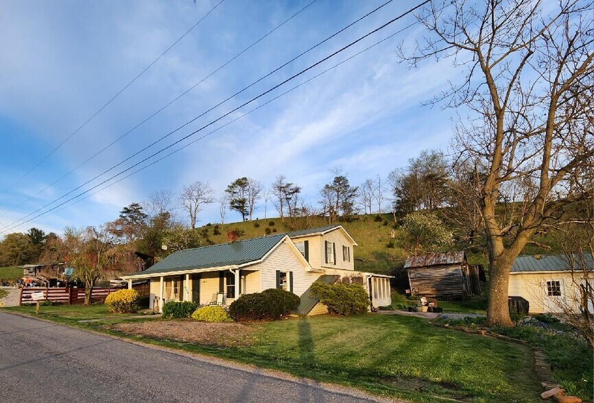 Building Photo - 5163 Whitethorne Rd