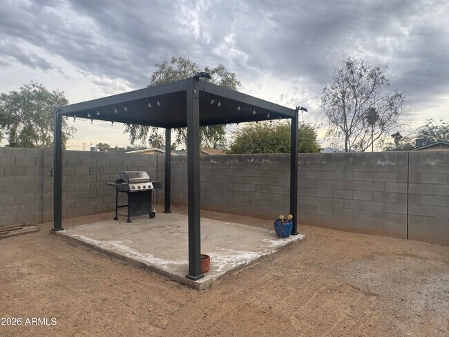 Building Photo - 12355 W Whyman Ave