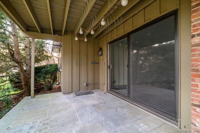 Building Photo - 206 Gillies Ln