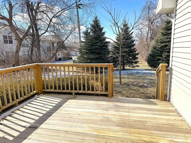 Building Photo - 460 Fox Ln