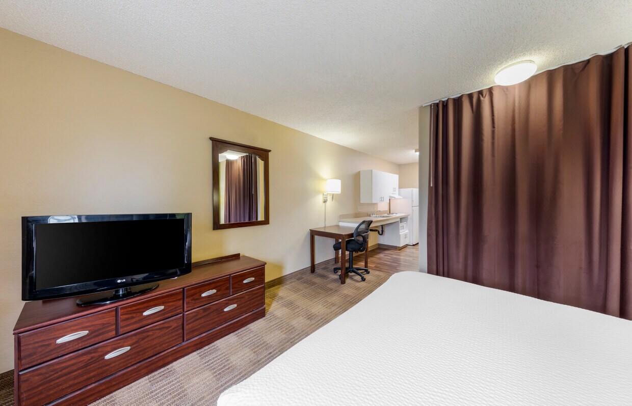 Building Photo - Furnished Studio-Orange County - Huntingto...