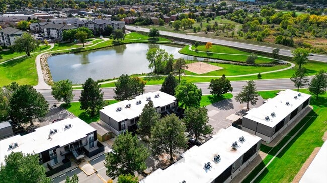 Building Photo - Lakeside Villas