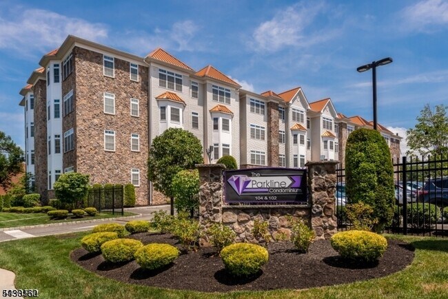 Building Photo - 102 E Elizabeth Ave