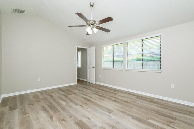 Building Photo - 1191 Mineola Cir