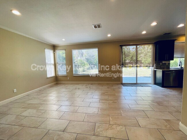 Building Photo - 4243 Lindsey Ln