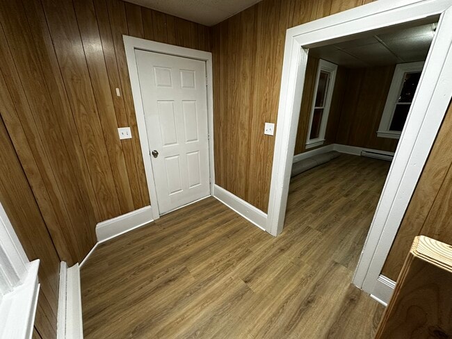 Building Photo - 408 S Queen St