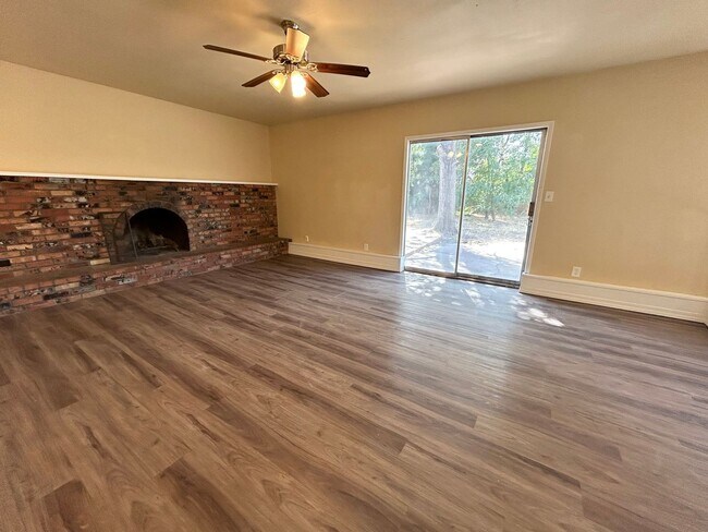 Building Photo - Corner Lot Home w/ Giant Yards, Covered Patio & Minutes to Boise Spectrum Center!