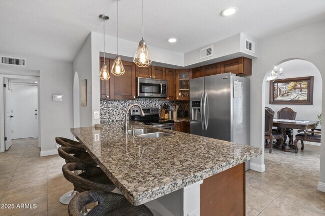 Building Photo - 5302 E Kelton Ln