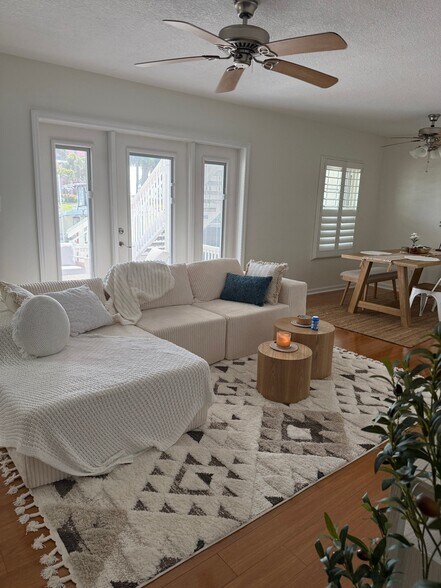 Building Photo - 4984 Beach Dr SE