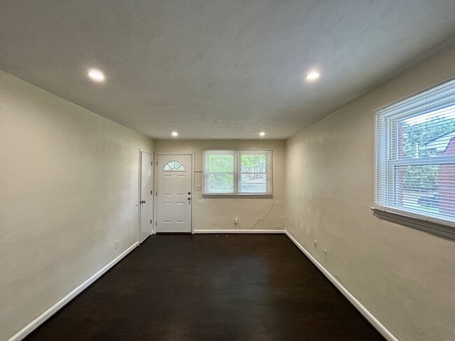 Building Photo - 6429 Tuttle Ave