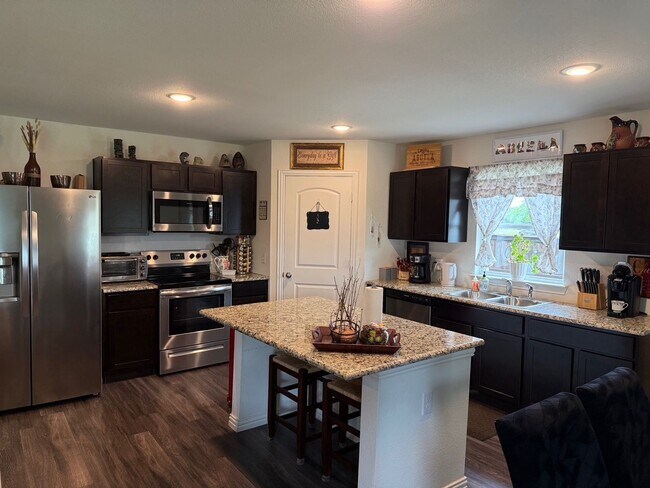 Building Photo - WEST SHERMAN 3/2/2 DESIRABLE AUSTIN LANDING NEIGHBORHOOD WITH COMMUNITY POOL!
