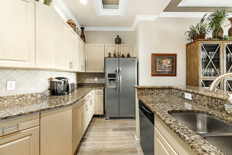 Building Photo - 2745 1st St