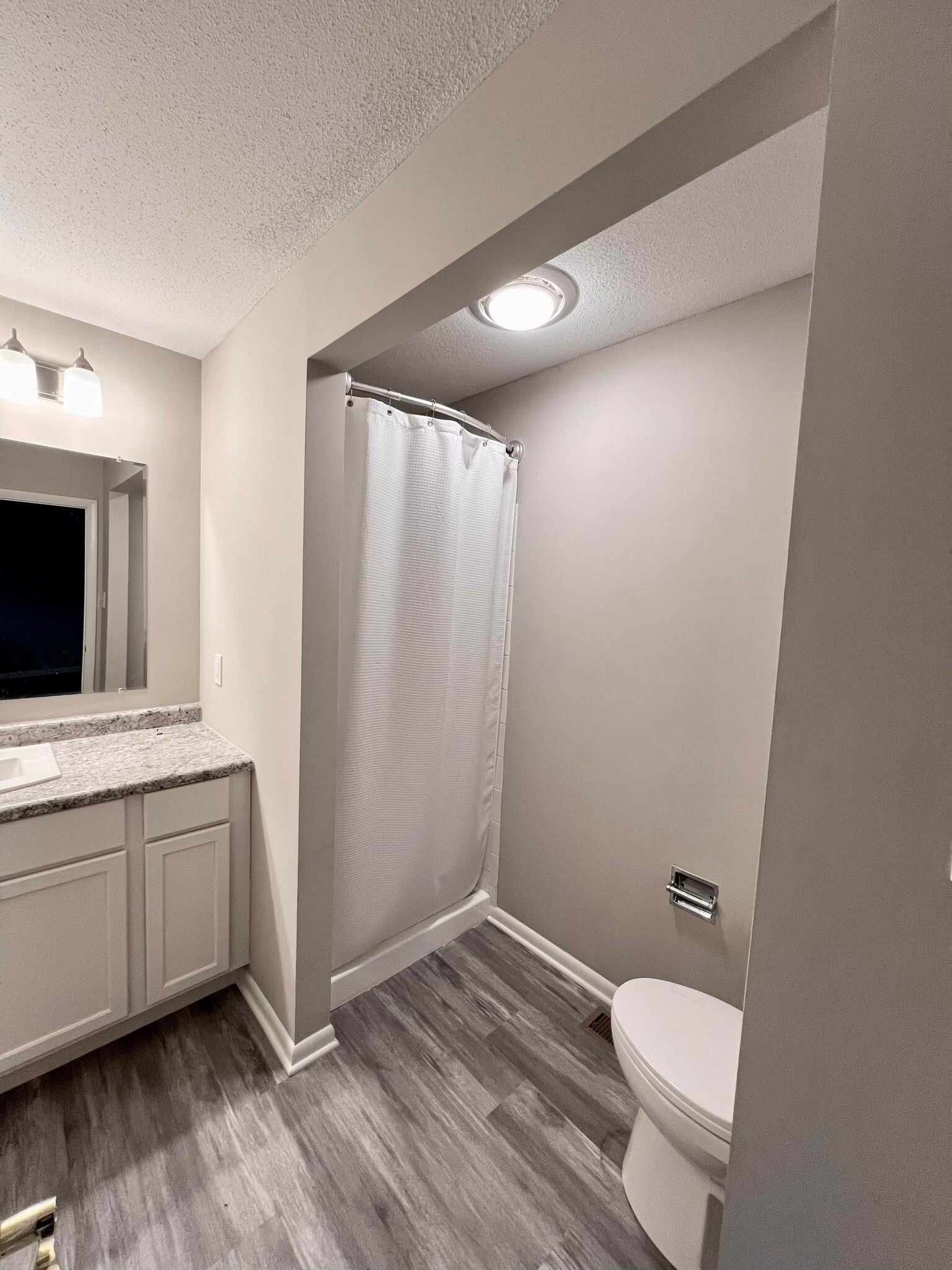 Master Bath - 6827 Azalea Dr