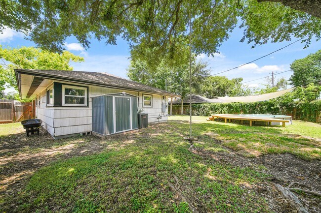 Building Photo - 5411 Meadow Creek Ln