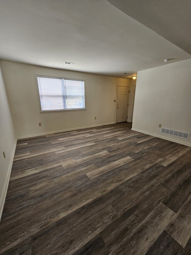 Building Photo - 148 E Plover Dr