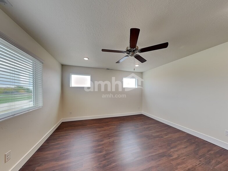 Building Photo - 3112 N Vigo Ave