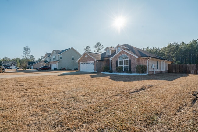 Building Photo - 59 Forest St NE