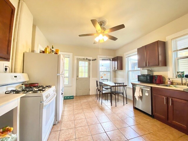 Building Photo - 89 Hillside St