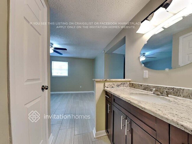 Building Photo - 8261 Greenleaf Cir