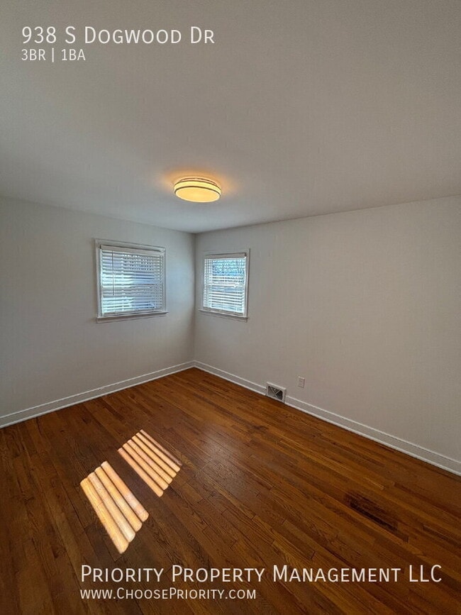 Building Photo - 938 S Dogwood Dr