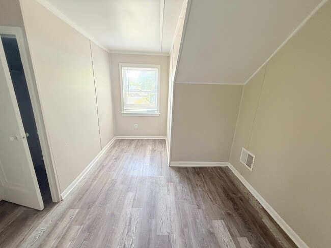 Building Photo - Renovated 4-Bedroom Home – We Welcome Sect...