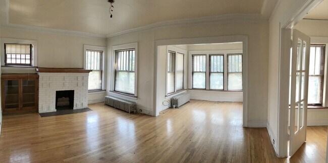 Building Photo - 5752-58 N Winthrop Ave