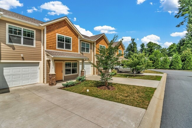 Building Photo - 1216 Pauline Trail Dr