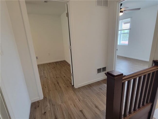 Building Photo - 518 5th Ave