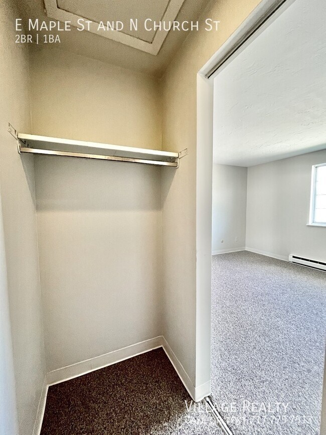 Building Photo - 361 E Maple St