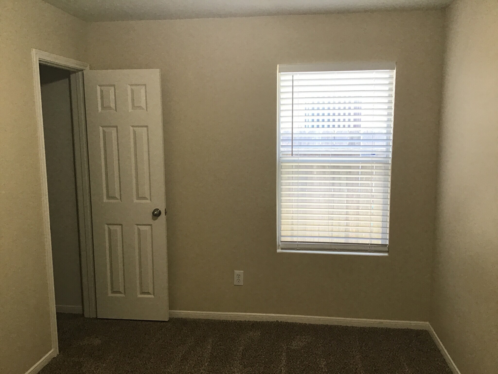 Building Photo - 5602 Darby Square Trl