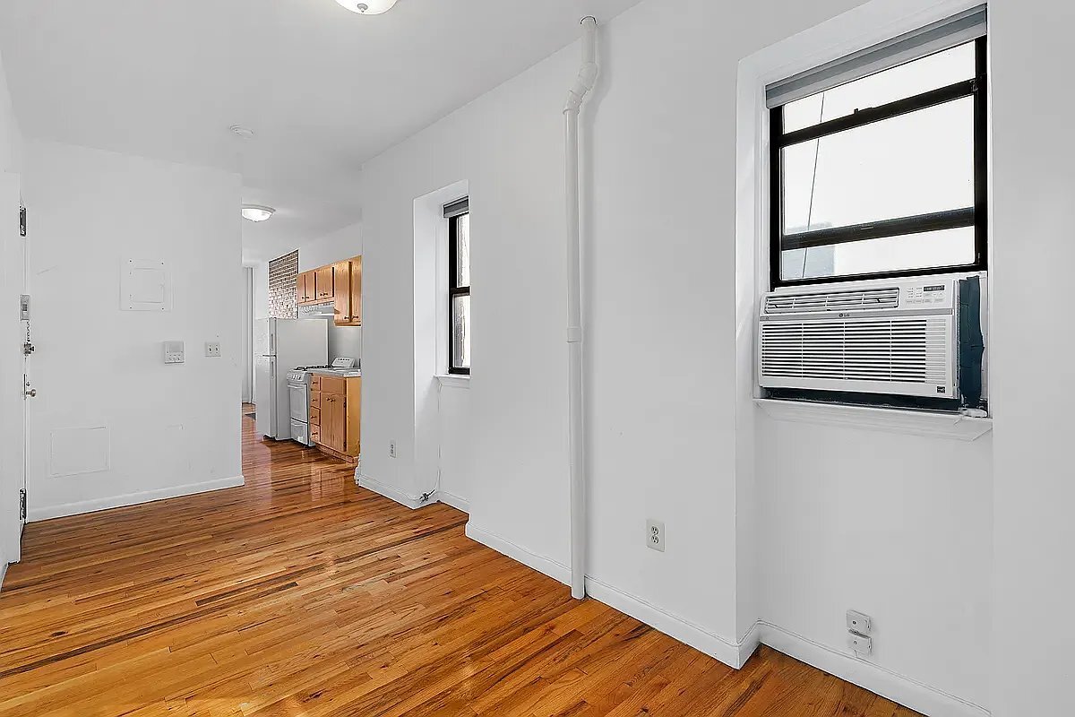 Building Photo - 242 Mulberry St