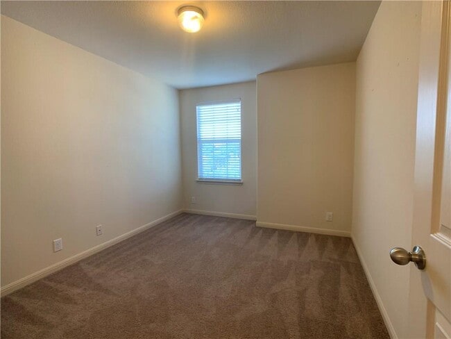 Building Photo - 2312 Nestlewood Dr