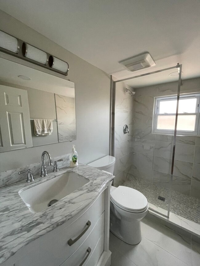 Building Photo - 7659 W Sunset Dr