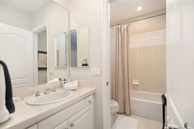 Building Photo - 27 Via Monarca St