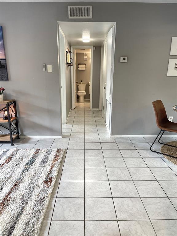Building Photo - 3300 Pebblebrook Dr