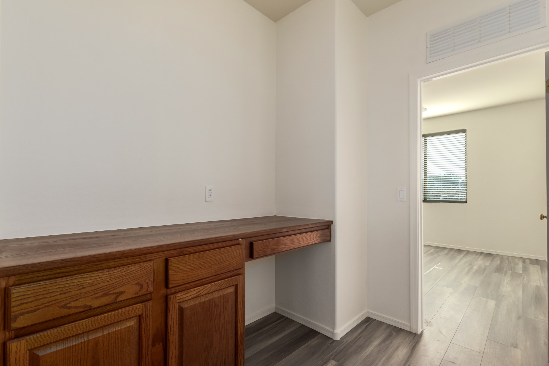 Building Photo - 1927 W Fruit Tree Ln