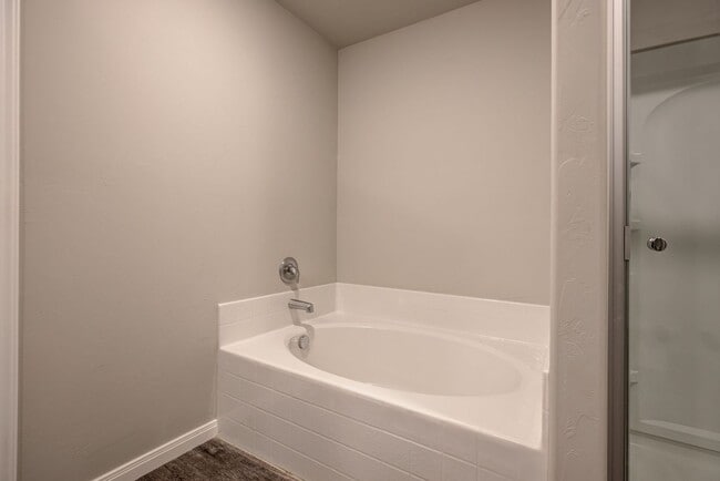 Building Photo - $500 Off the First Full Months Rent!!