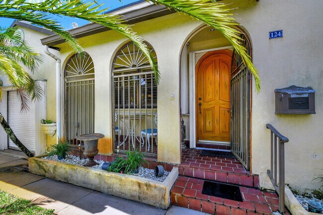 Building Photo - 124 S Palmway