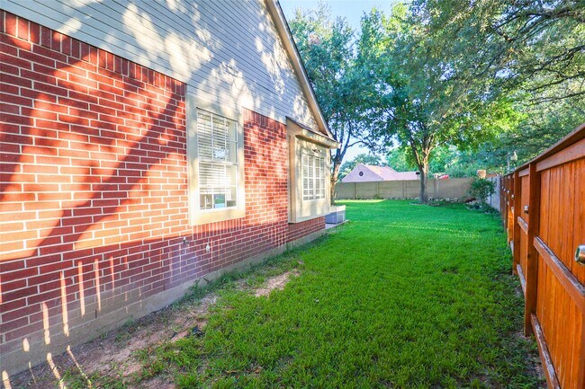 Building Photo - 14311 Ragus Lake Dr