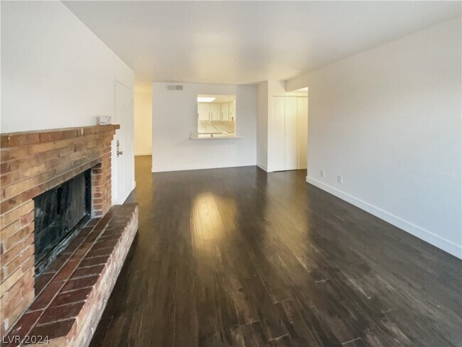 Building Photo - 3749 Carlyle Dr