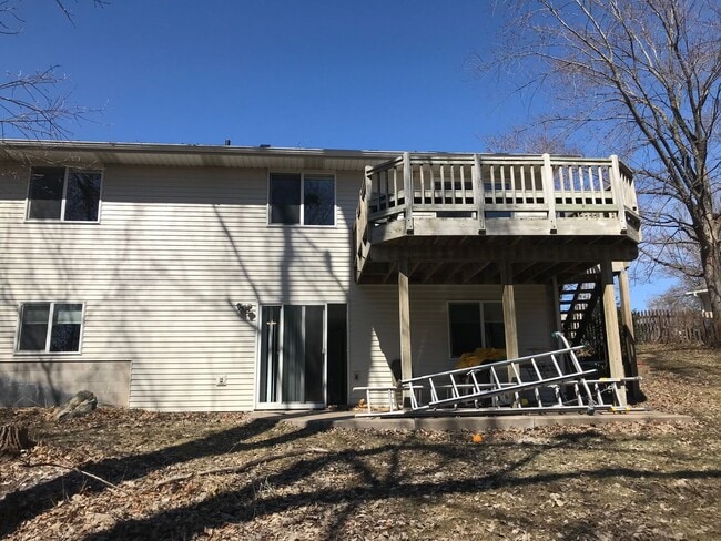 Building Photo - Large Single Family House in Oakdale!! DON'T MISS!!
