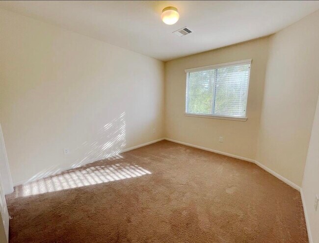 Building Photo - 8318 Greys Ln