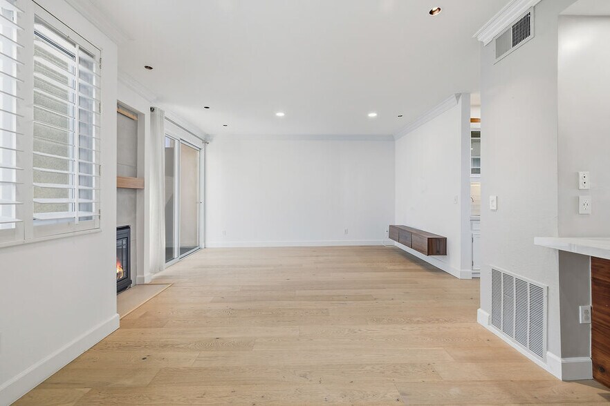 Building Photo - 501 Herondo St