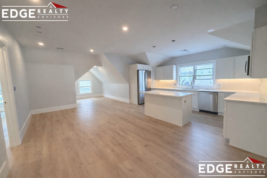 Building Photo - 28 Brooks St