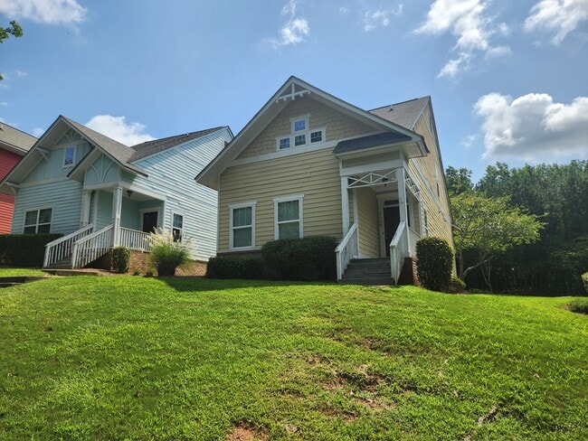 Building Photo - 2140 Lakeside Dr